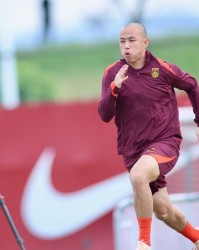 开云体育官网-马德鲁加和泽卡已经归队训练，泰山新外援中卫还在难产阶段呢？