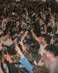 开云-【现场】尼克斯时隔25年再进东决 纽约全城开启狂欢