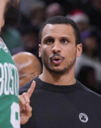 绿军主帅已经斩获生涯百胜，他和球员们相互成就