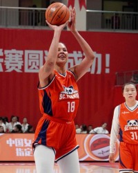 坎贝奇“两双”带领四川女篮力克WCBA领头羊