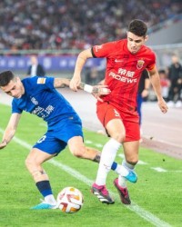 开云-连遇劲敌顶不住了？ 三镇卫冕首战遭开门黑+伤了仨